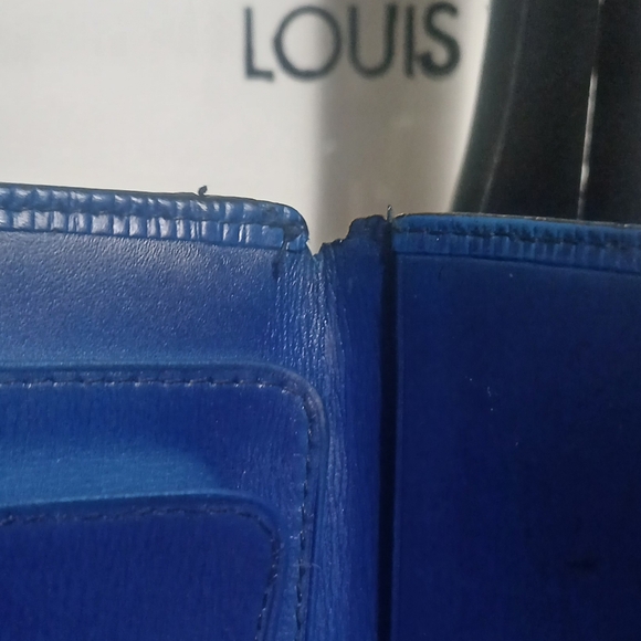 LV Double Snap Epi Wallet - Picture 15 of 16